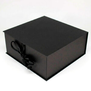 caja Deluxe negra de cartón rígido con listan